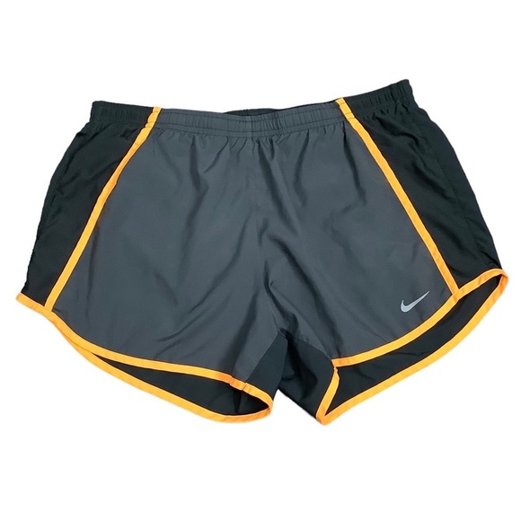 Women's Nike Medium 8 - 10 Shorts Charcoal Athletic Workout Running Lining EUC - Picture 3 of 10